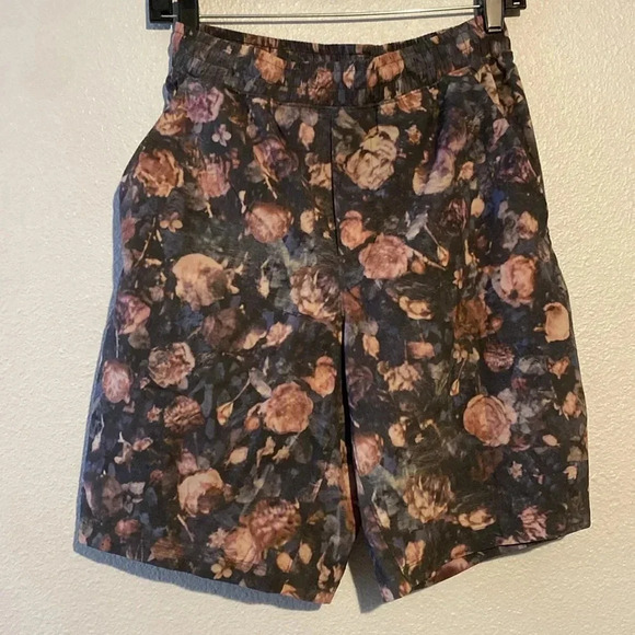 Lululemon Men's Pace Breaker Shorts 9" Frosted Rose Black Liner Floral - Picture 3 of 4